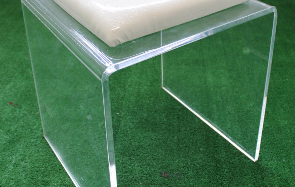 Sgabello in plexiglass